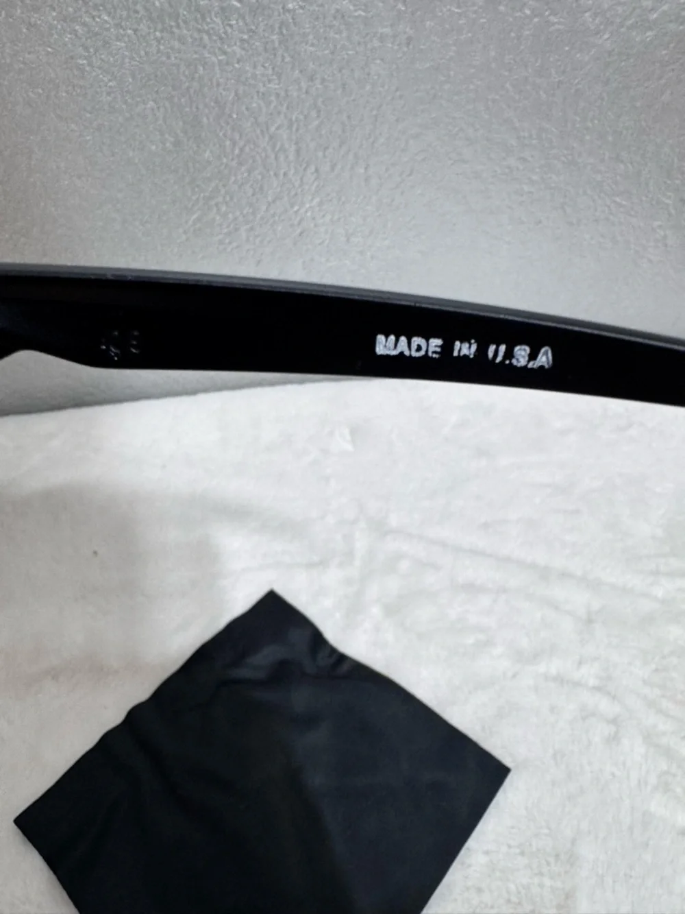 Oakley Snow Goggles with Bright Orange Frame and Red Lens - Picture 9 of 13